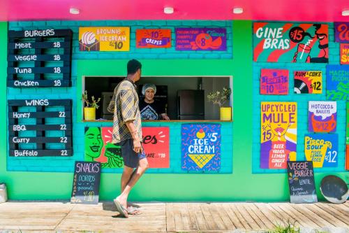 the upcycled hostel huacachina