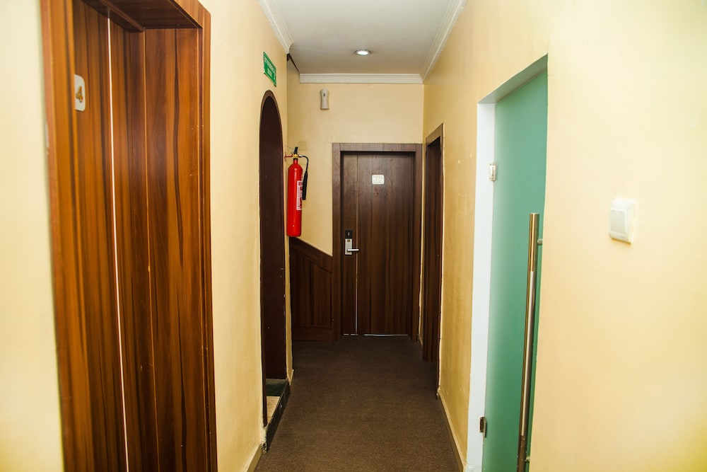 cribville hotel and suites