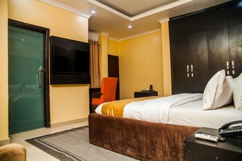 cribville hotel and suites