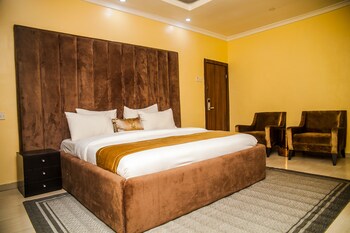 cribville hotel and suites