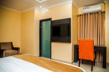 cribville hotel and suites