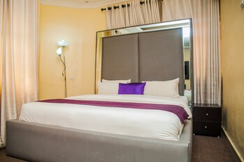 cribville hotel and suites
