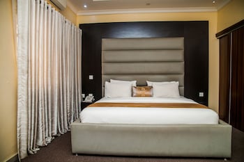 cribville hotel and suites
