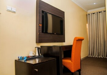 cribville hotel and suites