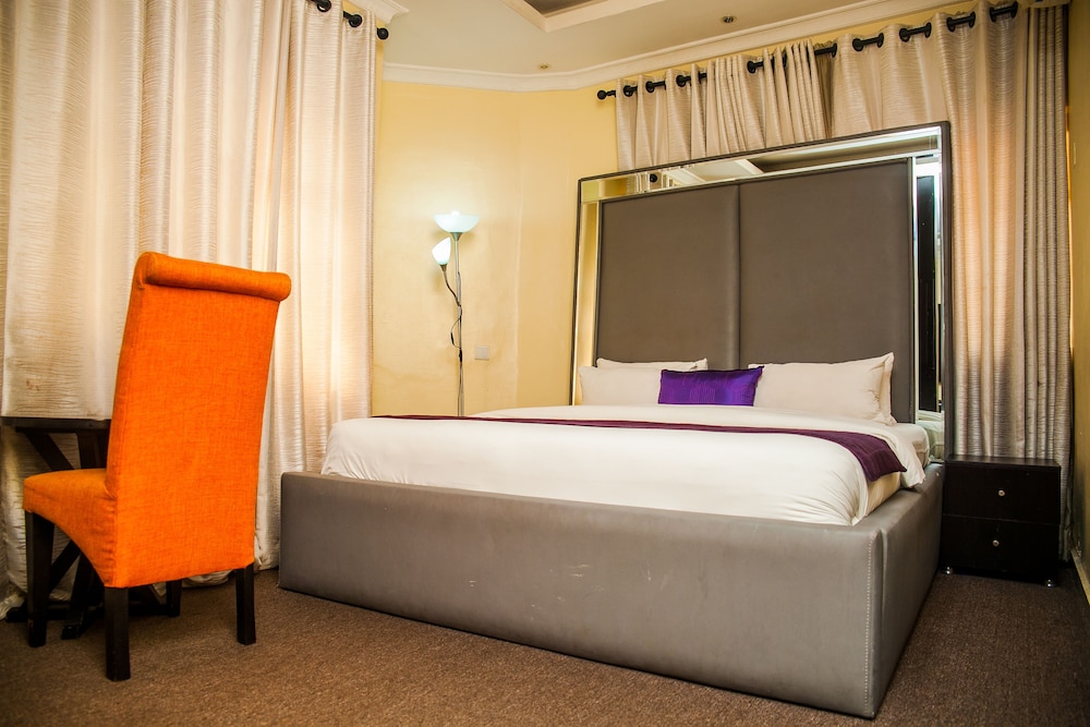 cribville hotel and suites