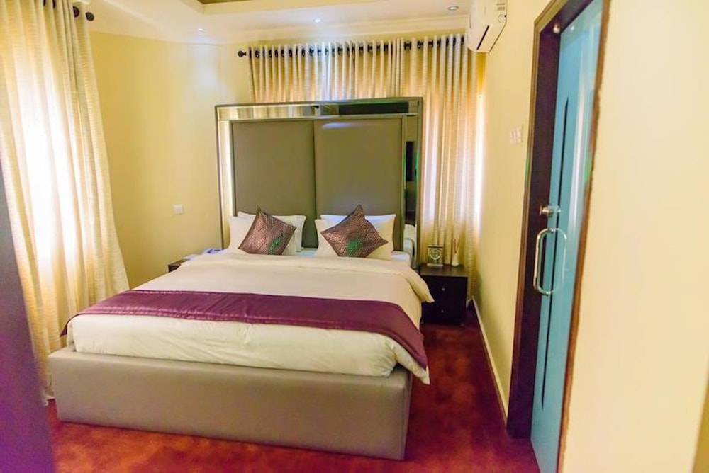 cribville hotel and suites