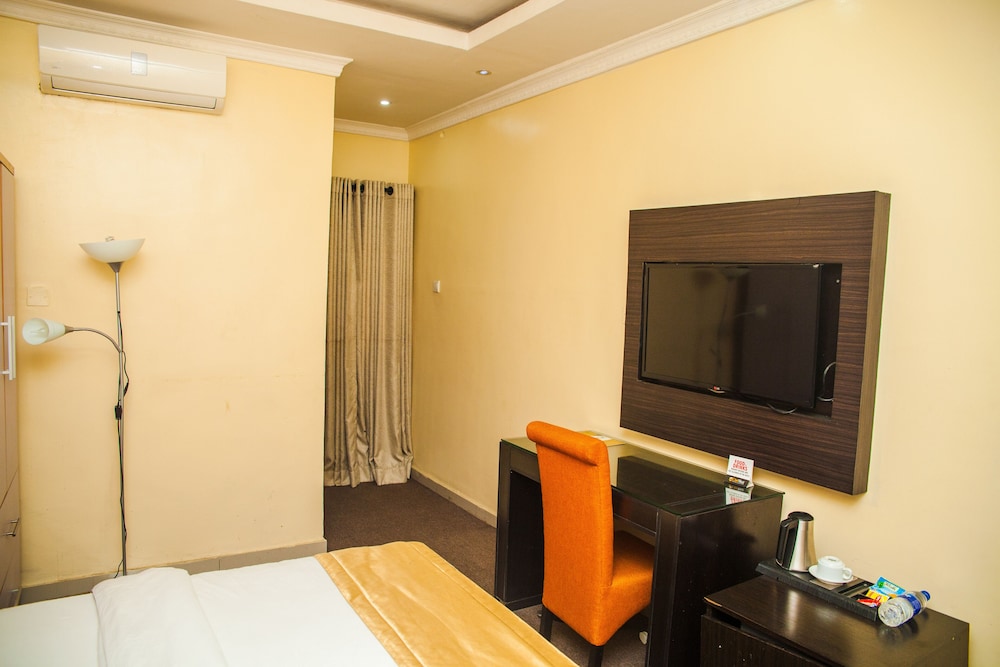 cribville hotel and suites