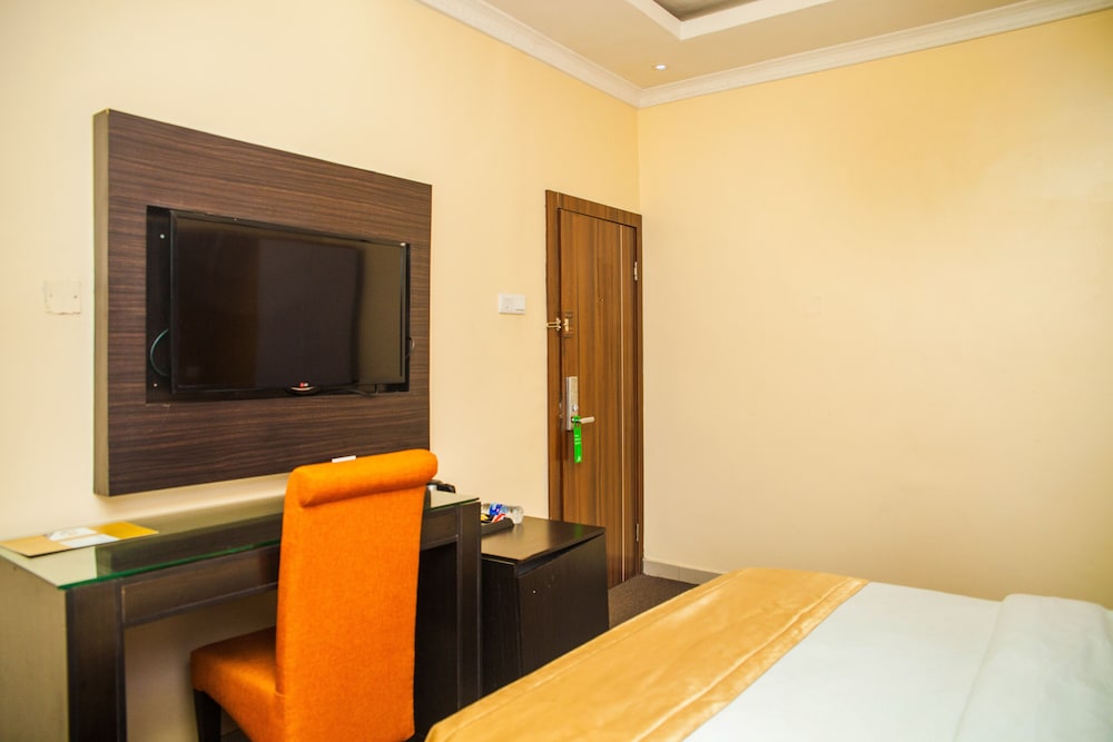 cribville hotel and suites