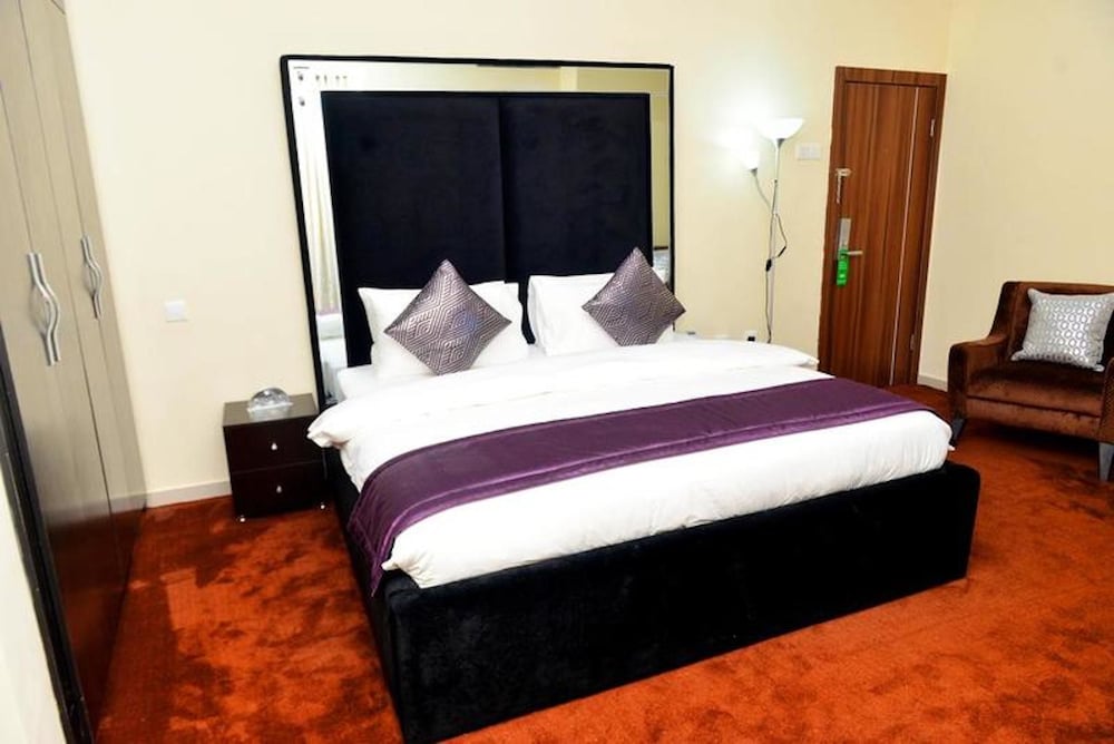 cribville hotel and suites