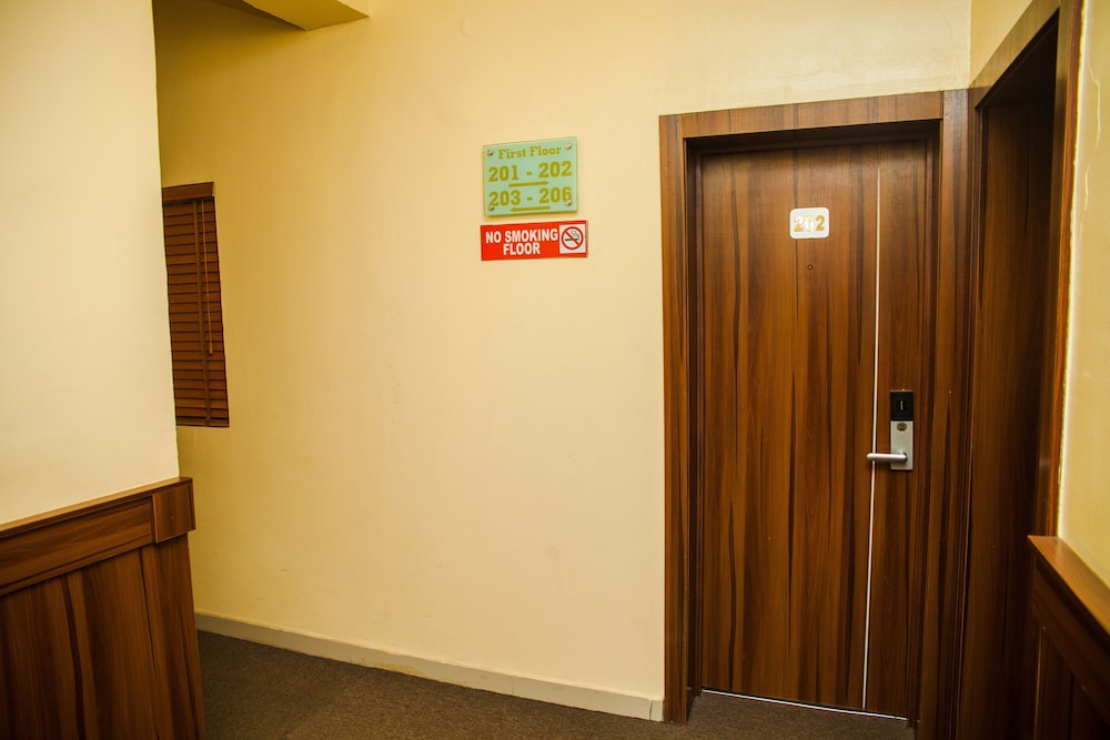 cribville hotel and suites