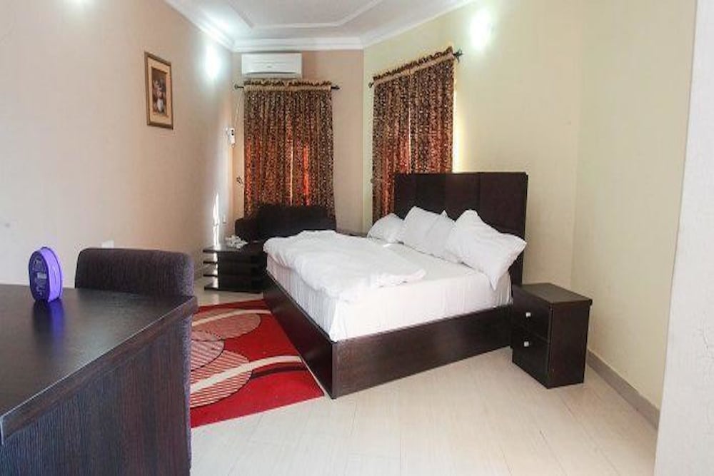 carleton hotel and suites