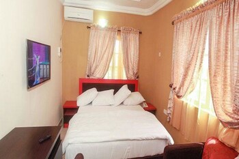 carleton hotel and suites