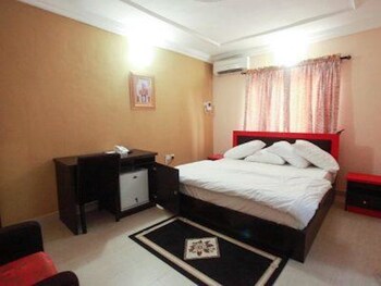 carleton hotel and suites