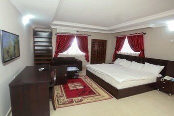 carleton hotel and suites