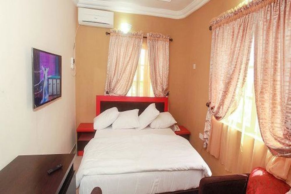 carleton hotel and suites