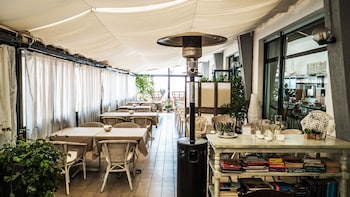hotel maremola
