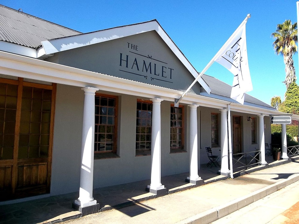the hamlet country lodge