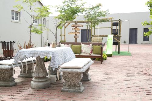 the hamlet country lodge