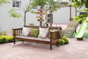 the hamlet country lodge