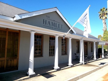 the hamlet country lodge