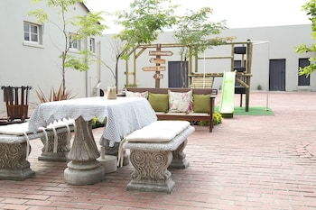 the hamlet country lodge