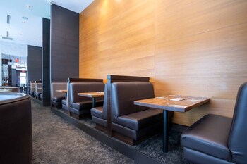 sandman hotel and suites calgary south