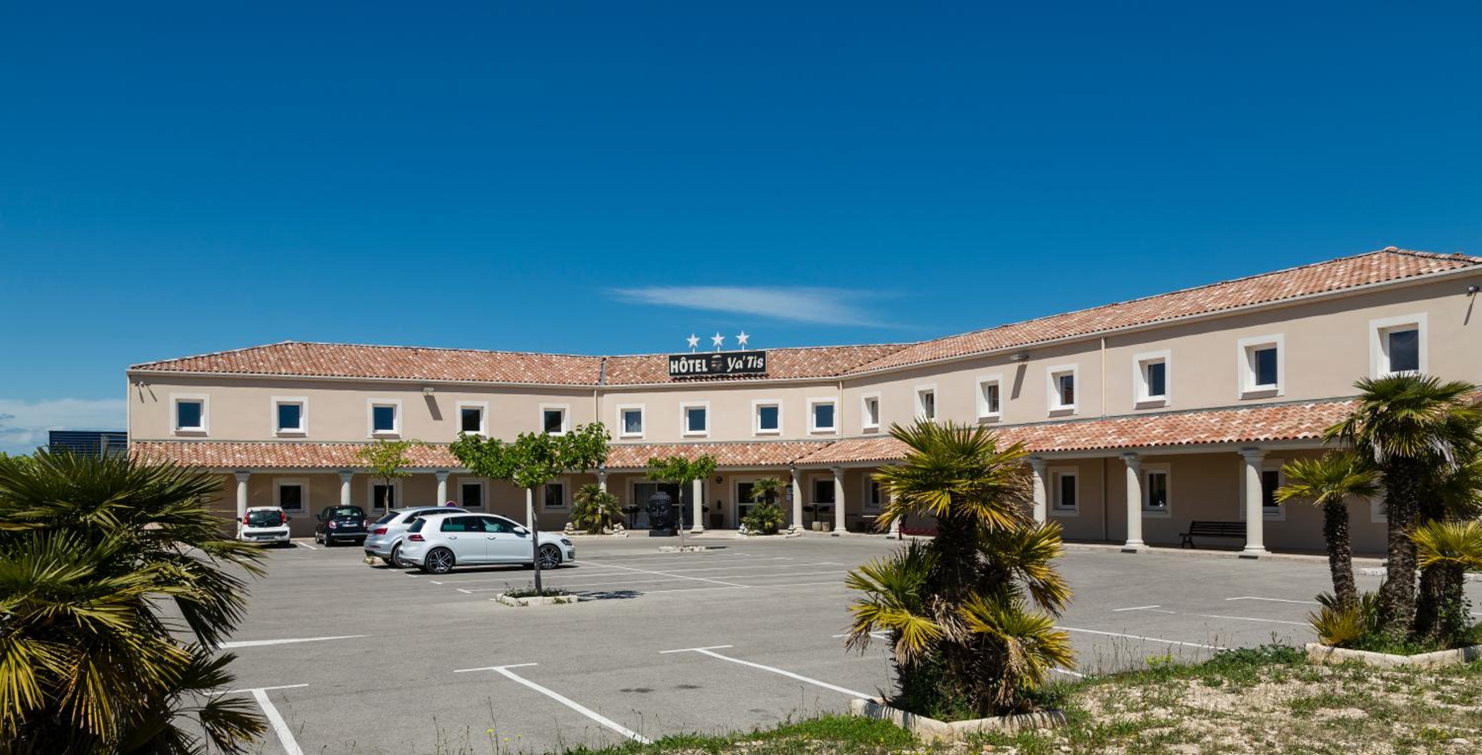 hotel le yatis