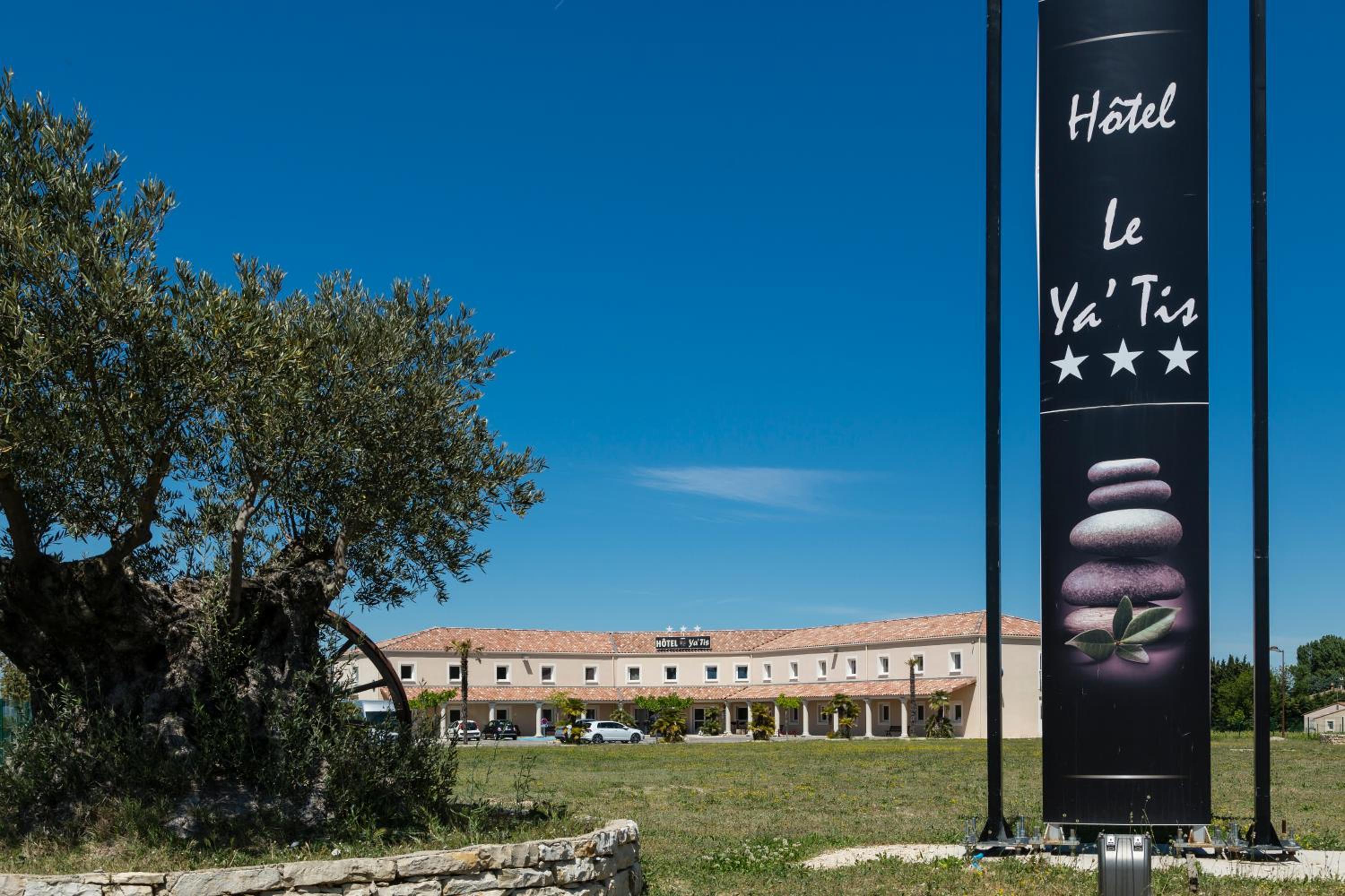 hotel le yatis