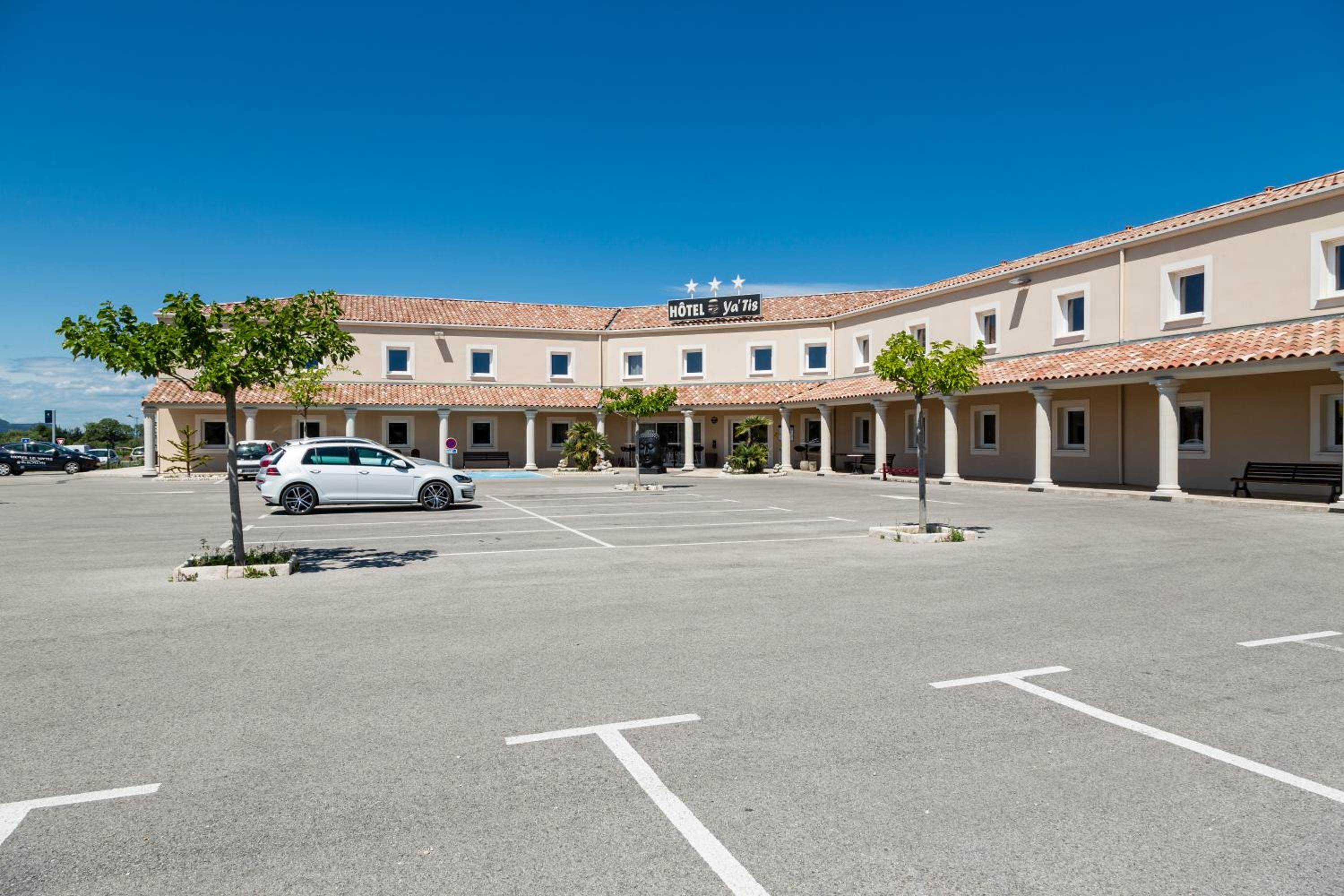 hotel le yatis