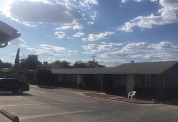 little daisy motel