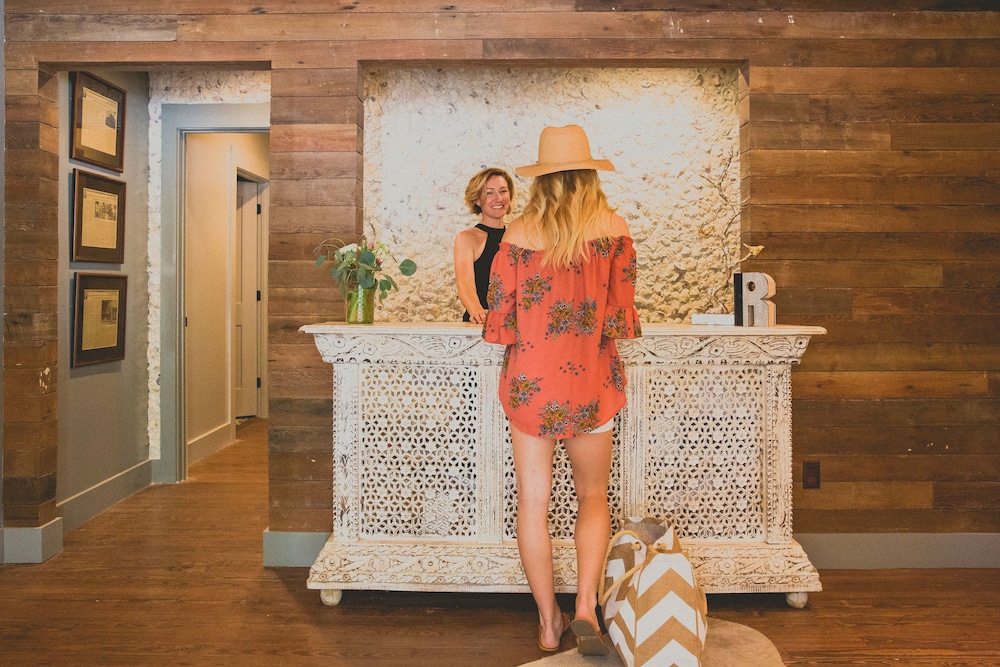 the roost ocean springs