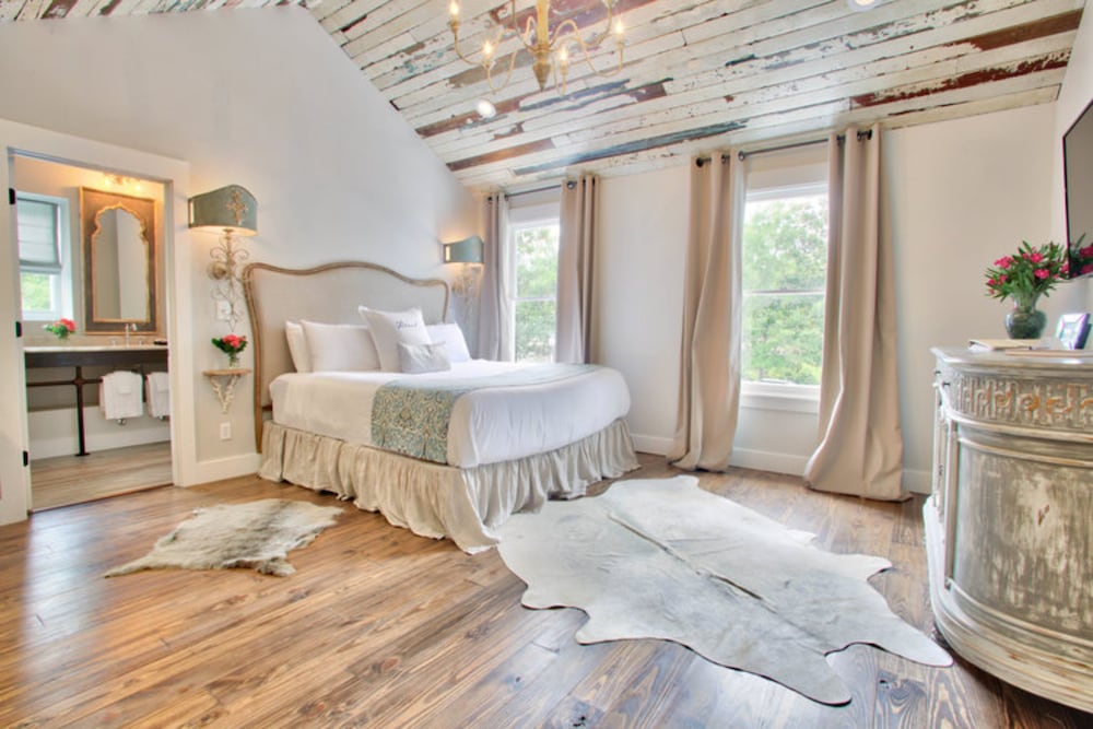 the roost ocean springs