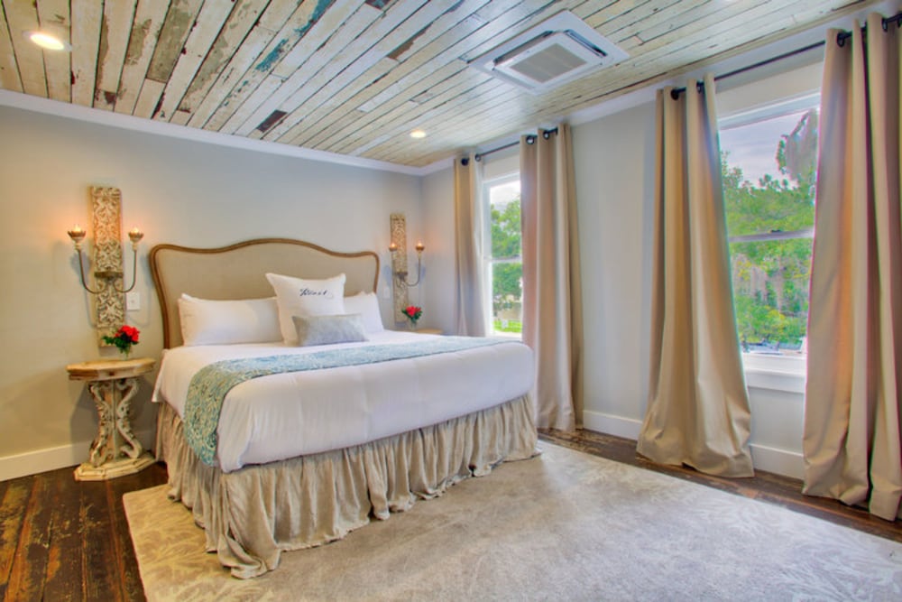 the roost ocean springs