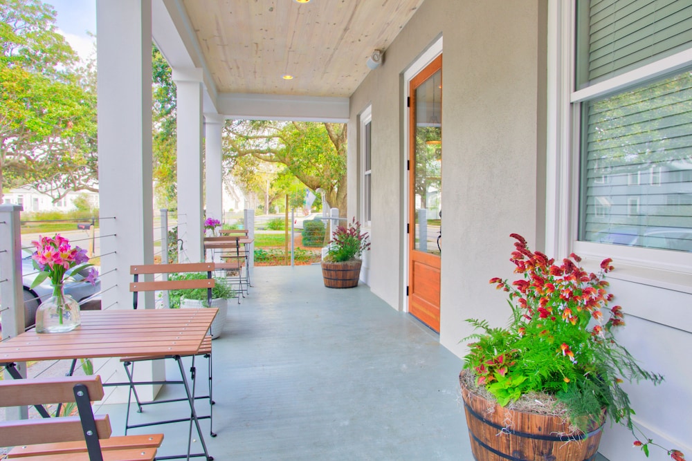 the roost ocean springs