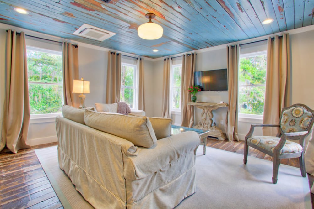 the roost ocean springs