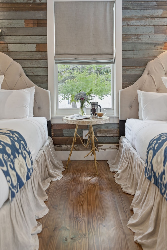 the roost ocean springs