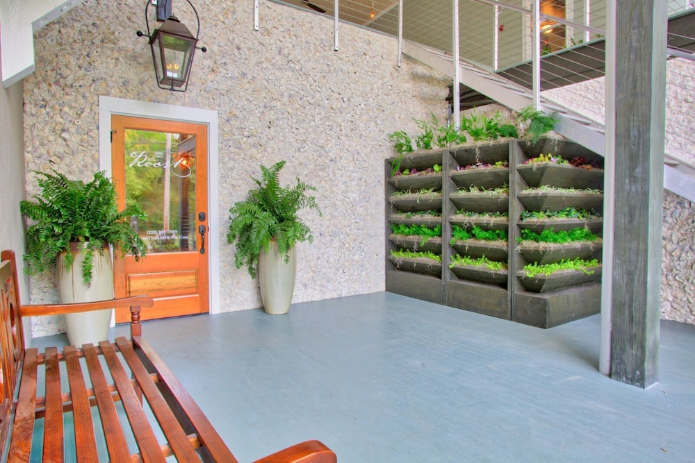 the roost ocean springs