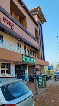 Sri Ratna Lodge,,2 star