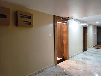 Sri Ratna Lodge,,2 star