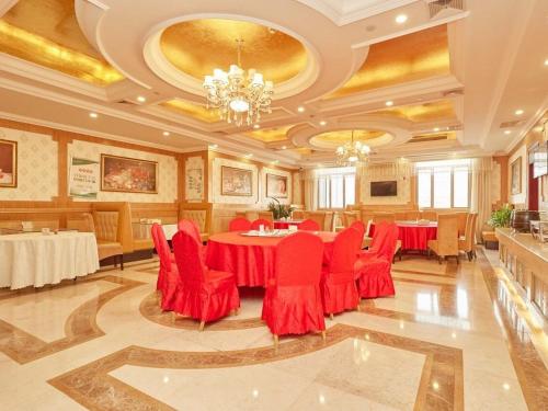 vienna classic hotel shanghai jinshan zhangyan industrial park zhongqiao college