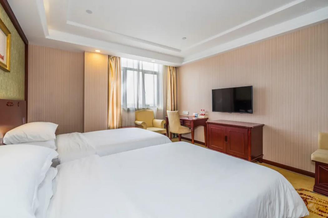 vienna classic hotel shanghai jinshan zhangyan industrial park zhongqiao college