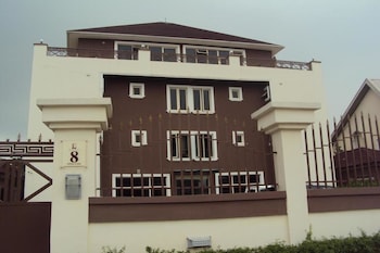 ellyxville hotels