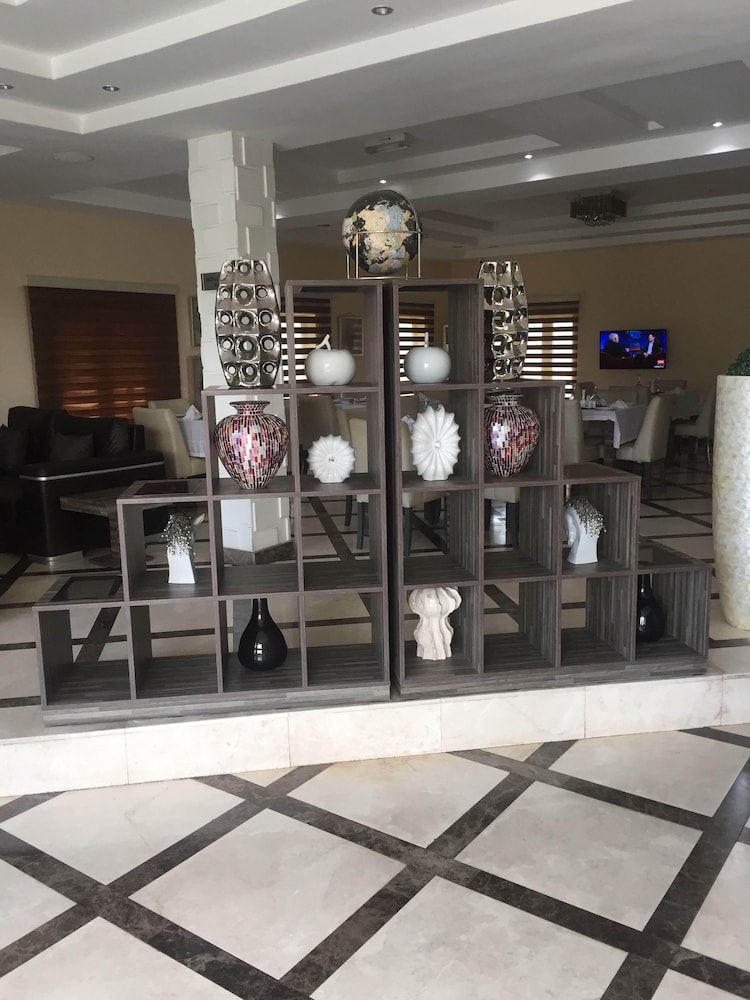 ellyxville hotels