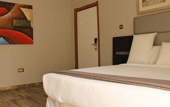 ellyxville hotels