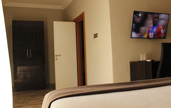ellyxville hotels