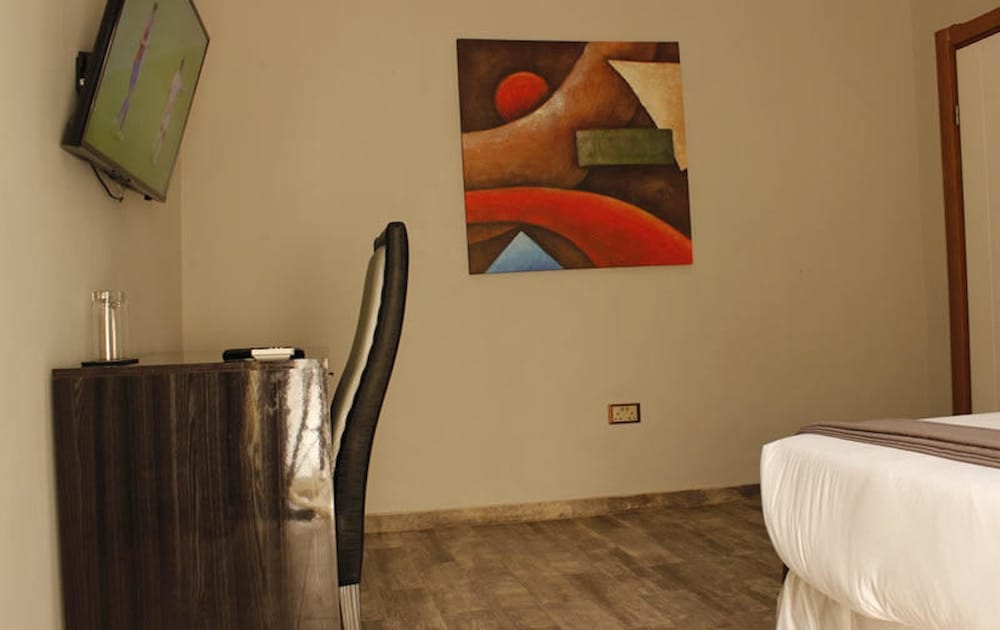 ellyxville hotels