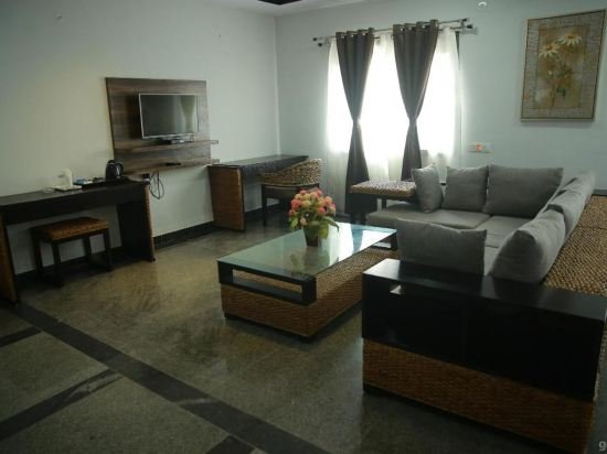 hotel lokis forest inn
