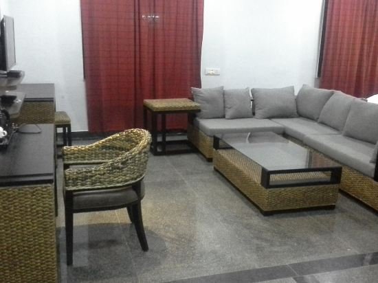 hotel lokis forest inn