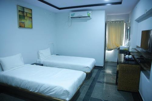 hotel lokis forest inn