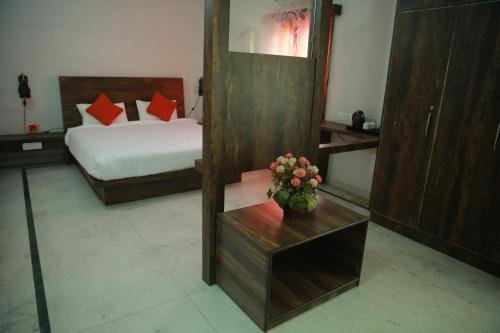 hotel lokis forest inn